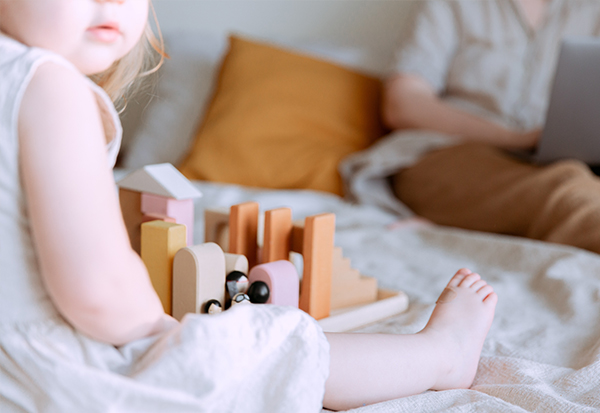 Internationaler Kindertag! „Mama arbeitet!“ und was das mit den Kindern macht